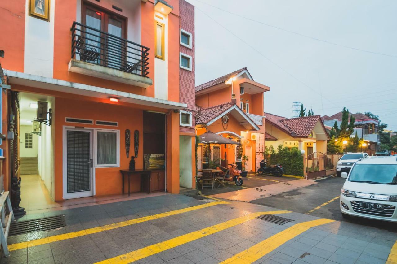 Reddoorz Near Margahayu Raya Hotel